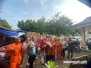 Dinas TPHP Bengkulu Beri Bantuan Alat Panen Sawit ke Petani