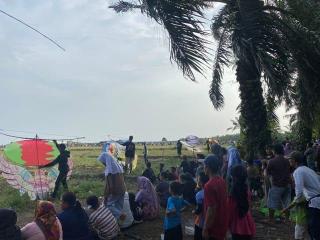 Meriahnya Festival Layangan di Kebun Sawit