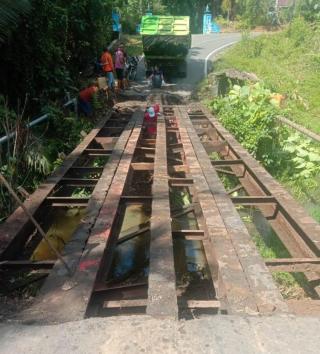 Perusahaan Sawit Perbaiki Jembatan Rusak di Bengkulu Utara