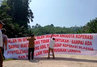Petani Sawit Blokir Akses ke Pabrik Sebagai Bentuk Protes Terhadap PT KGS
